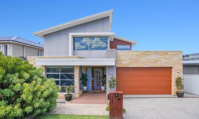 Shell Cove House | Modern Executive Ocean View Oasis Shell Cove Mansion 5 Minutes to Beach Sleeps 16