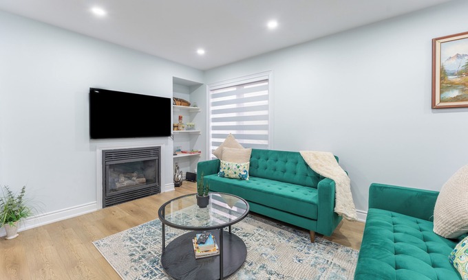 Brampton House | Modern Family Home in Brampton ~ Unwind in Comfort