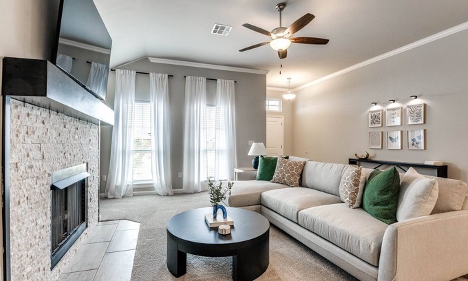 Midwest City House | Modern Family Retreat in Midwest City