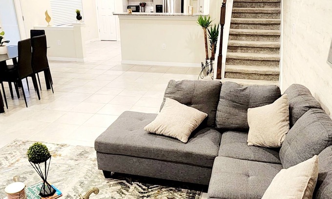 Meadow Woods House | Modern Family Townhouse