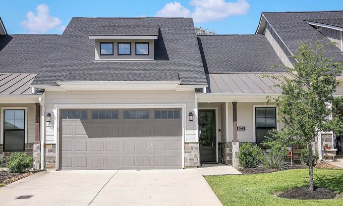 College Station House | Modern Farmhouse Living @ Oakmont - 3Bed/3Bath