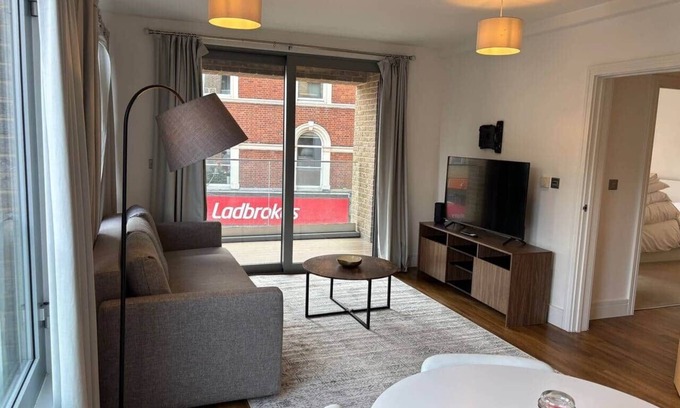 Dalston Apartment | Modern Flat in Dalston/1-min to Dalston Station