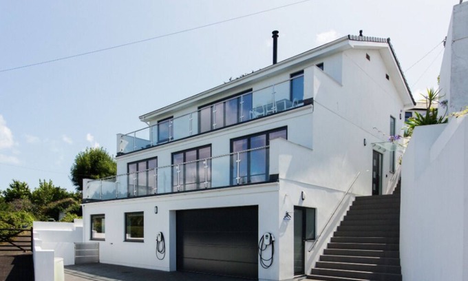 Newlyn Condo | Modern Flat Overlooking Newlyn Harbour Sleeps 4 Child & Dog Friendly +Parking