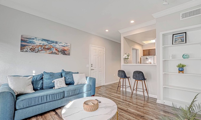 Texas Medical Center Apartment | Modern Furnished Apartment in Houston with Parking and Fast Wi-Fi