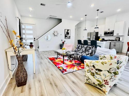 North Houston Villa | Modern getaway near downtown and airport