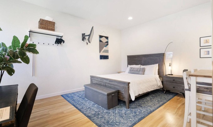 Boise Apartment | Modern Guest Studio in Portland’s Vibrant Boise District