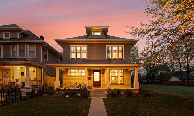 Near Northside House | Modern Historic | Pet Friendly | Regency Retreat