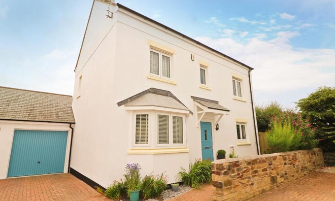 St Merryn House | MODERN HOLIDAY HOME central St Merryn