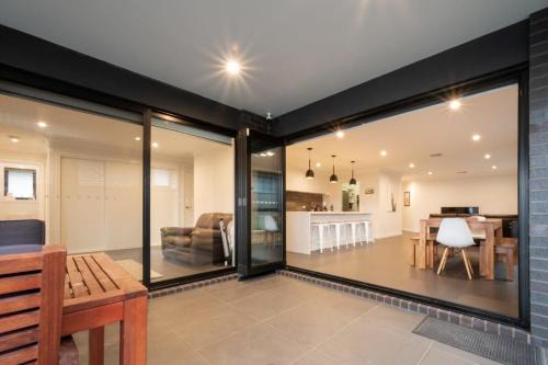 Newstead Apartment | Modern Home for Large Groups or Families