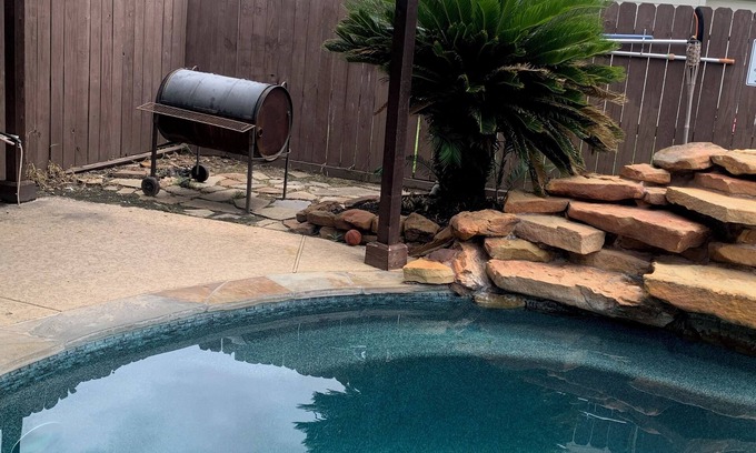 Humble House | Modern home with open concept WiFi, AC, a large game room and a sparkling pool
