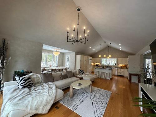 Bar Harbor House | Modern House Family Retreat