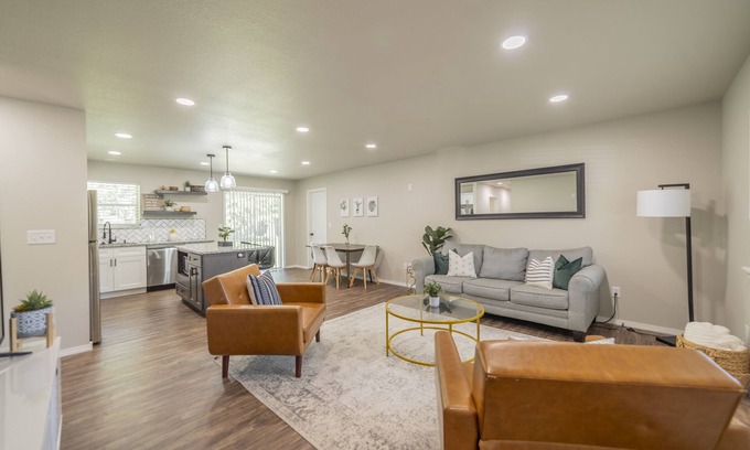 Bentonville House | Modern House w/Backyard. Pet friendly!