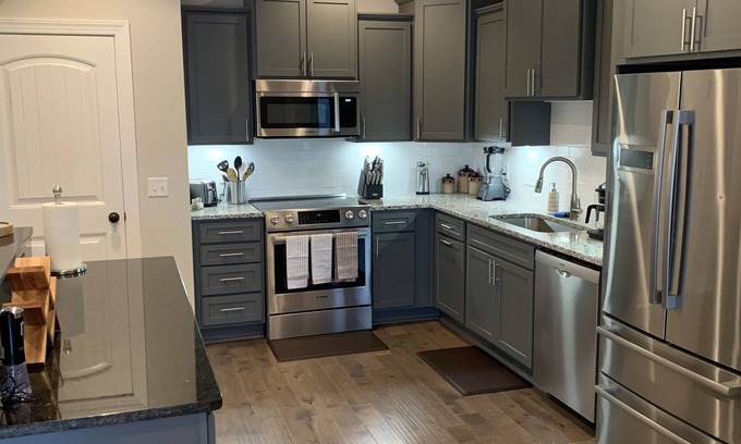 Epworth Acres House | Modern Island townhome - 5 mins from Downtown & Beach