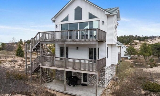 Harbor Springs House | Modern Lake Michigan Retreat! Stunning Views & Cozy Fireplace in Sturgeon Bay