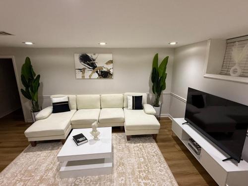 Weequahic Apartment | Modern loft 9 min from EWR