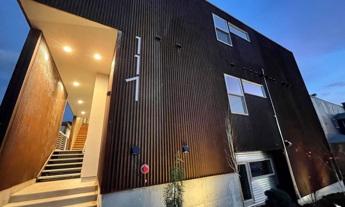 White Salmon Apartment | Modern loft downtown White Salmon #15