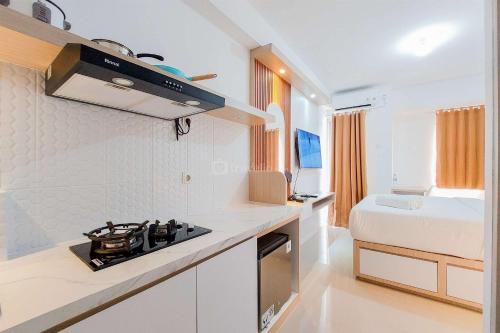 South Tangerang Apartment | Modern Look Studio at Urbantown Serpong Apartment By Travelio