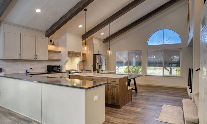 Pinetop-Lakeside House | Modern Luxe Lake Retreat - Private Lake Access