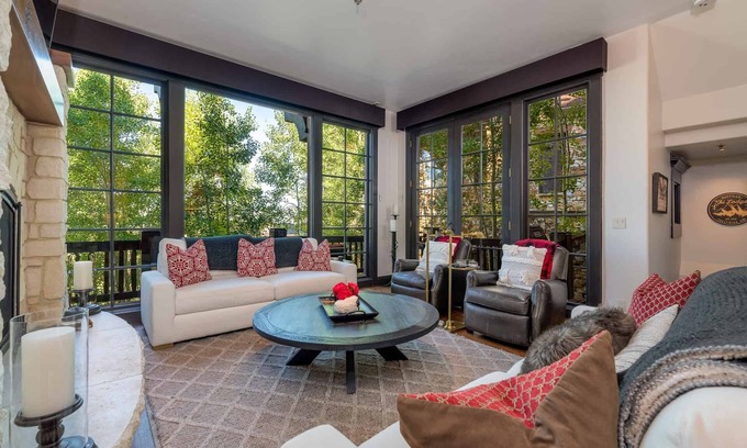 Mountain Village Cabin | Modern luxury in this beautiful three bedroom Cabin