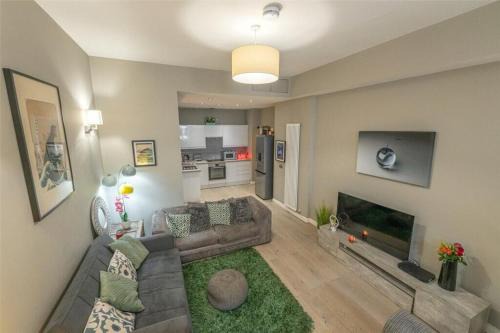 Merchiston Apartment | Modern Main Door Flat Edinburgh City Center