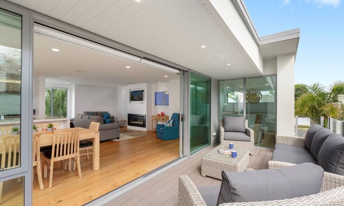 Mount Maunganui House | Modern Muricata - Enjoy Beach, Surf & Sun