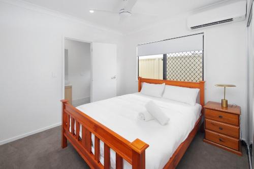 Kuraby House | Modern New-Build Tranquil Home Studio