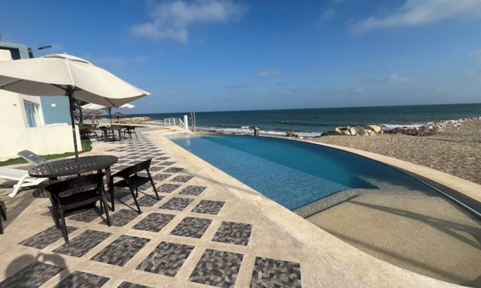 Playas Apartment | Modern Ocean Footage Pool/Hot Tub