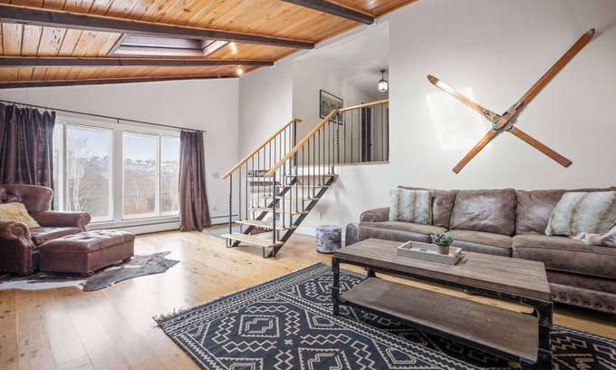 Jackson Ski Chalet | Modern Private Chalet-Close to Skiing, Shopping & Restaurants