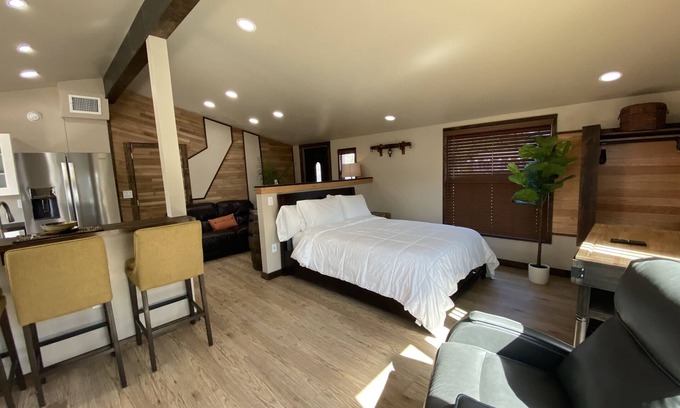 Cocoa House | Modern Ranch Studio With a Beautiful Round Porch
