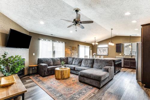 Rapid City House | Modern Rapid City Duplex with Yard 5 Mi to Downtown