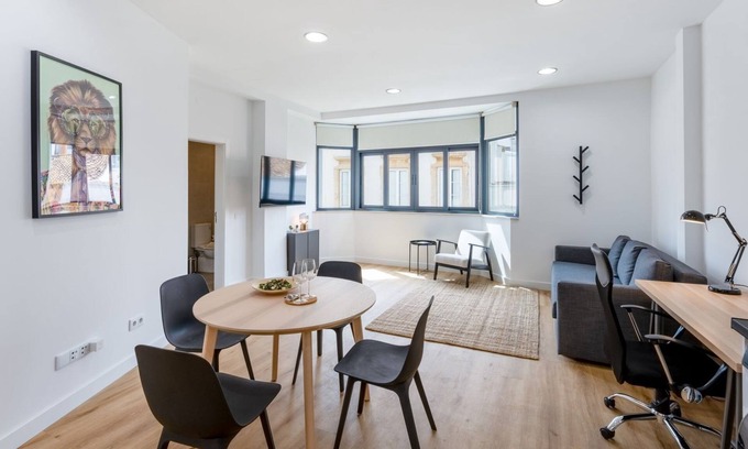 Se Apartment | Modern Retreat 1 in Faro by Lovelystay