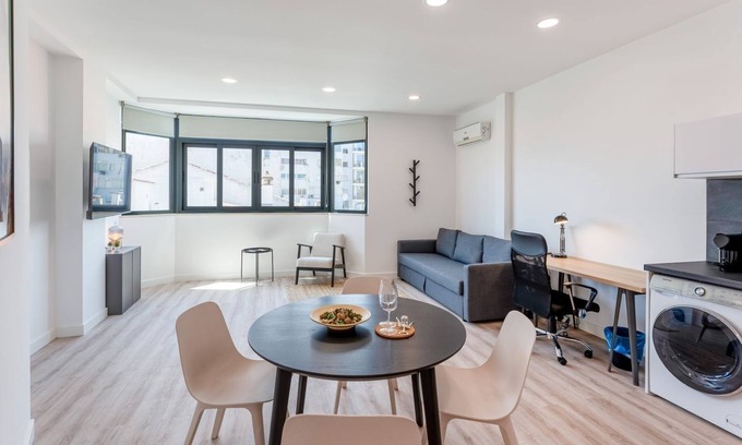 Se Apartment | Modern Retreat 2 in Faro by Lovelystay