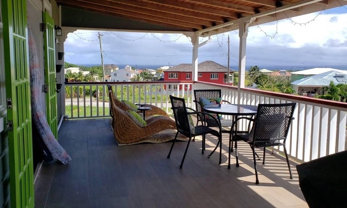 Fortescue Apartment | Modern retreat with gorgeous Atlantic Ocean views, 4min to beach