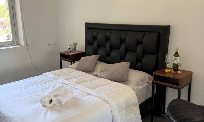 San Nicolas House | Modern room in old house