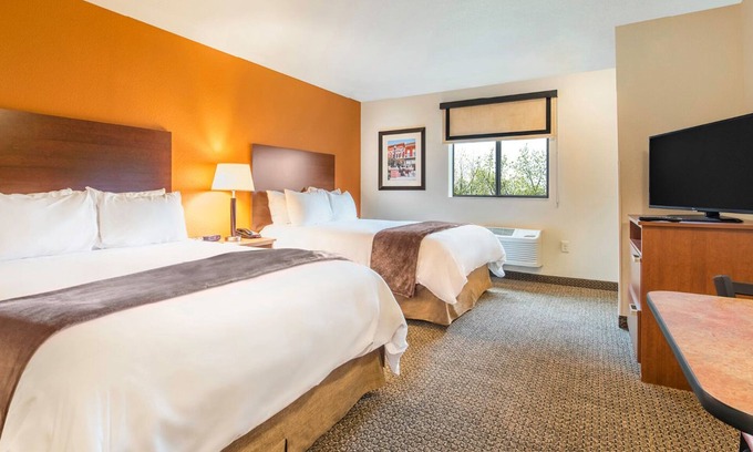 Hastings Hotel | Modern Room w/Kitchen – Close to Local Attractions & Major Highways