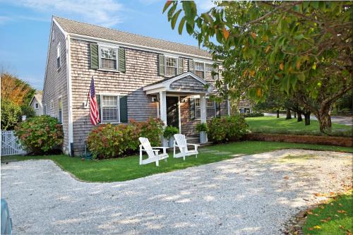Edgartown House | Modern Saltbox in Edgartown Village