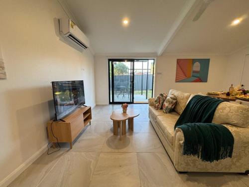 Belmont House | Modern Simplicity Granny Flat in Belmont