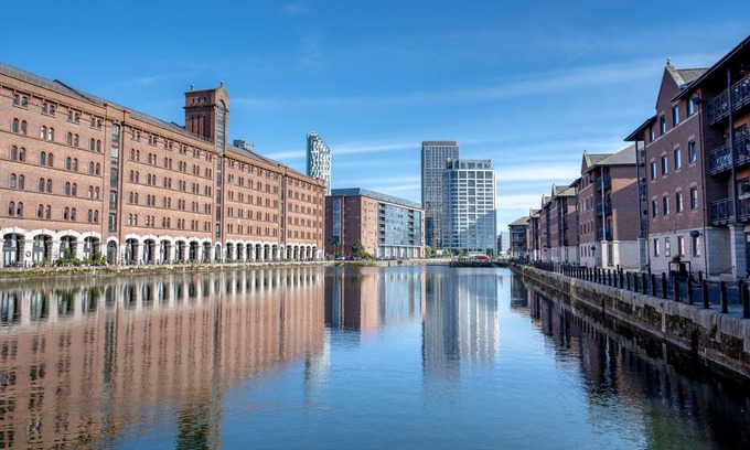Vauxhall Apartment | Modern, Spacious 2 Bed Waterfront Apartment, Private Parking
