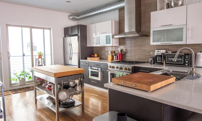 Southwark House | Modern, spacious 3-bedroom townhome in Philadelphia with parking + EV charger