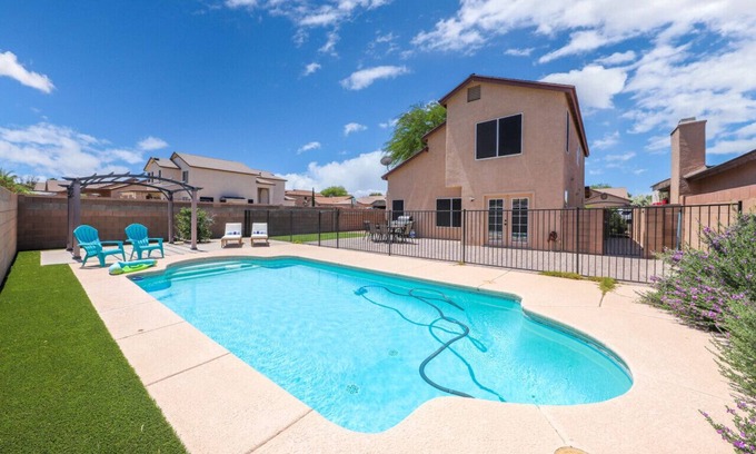 Rita Ranch House | Modern, Spacious Oasis w/Pool!