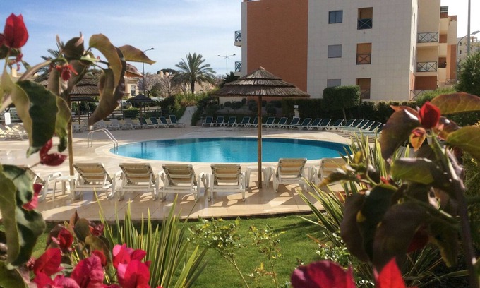 Montechoro Apartment | Modern Spacious Poolside, Ground-floor apartment in Corcovada Albufeira