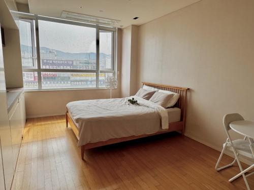 Bundang-gu Apartment | Modern Studio at Bundang Migeum Station