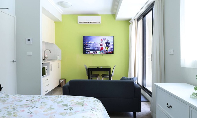 Sydney Central Business District Apartment | Modern Studio + Balcony + Car Park - Darling Harbour