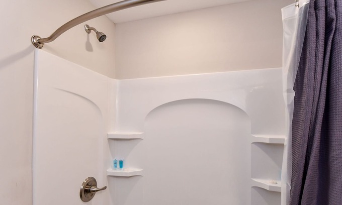 Travelers Rest Apartment | Modern studio - close to downtown Travelers Rest