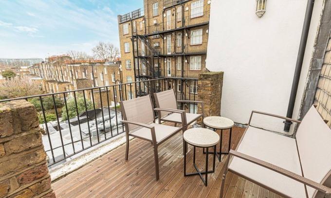 Chelsea Riverside Apartment | Modern studio flat w/balcony on the King’s Road in Chelsea, London