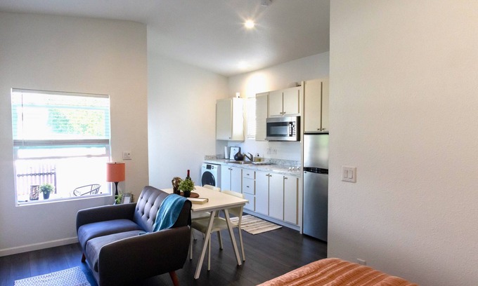 Culver - West House | Modern Studio House π Fully private & 5 min to beach