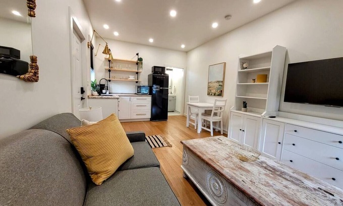 Chemainus Apartment | Modern Studio in a Charming Coastal Town