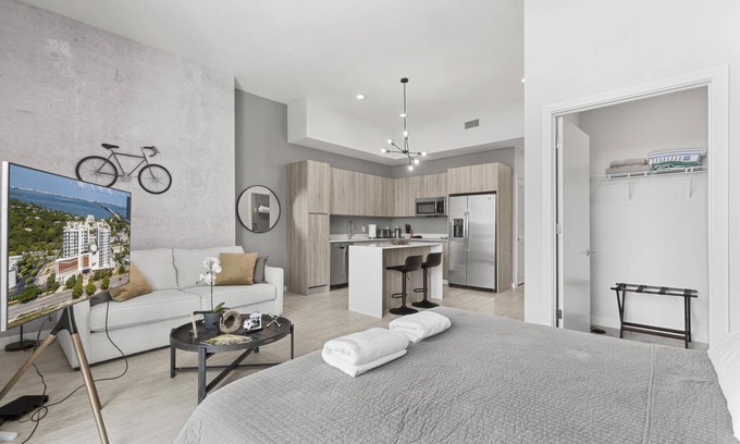 Edgewater Apartment | Modern Studio in Miami Design District W/pool