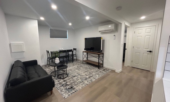 North Beacon Hill House | Modern & stylish 2 bedrooms near Downtown, Lumen field, light rail.