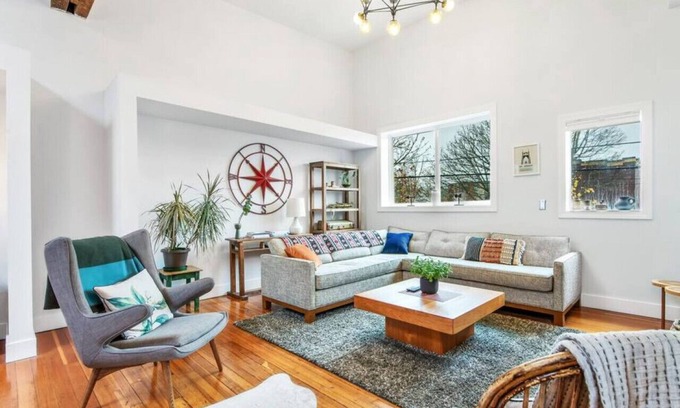 St. Johns Apartment | Modern Stylish 2 BR in Historic St. Johns